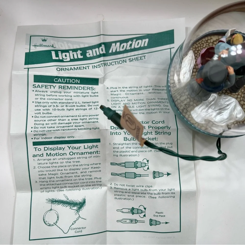 1989 Hallmark Keepsake Magic Joyous‎ Carolers Light Motion Music Ornament
